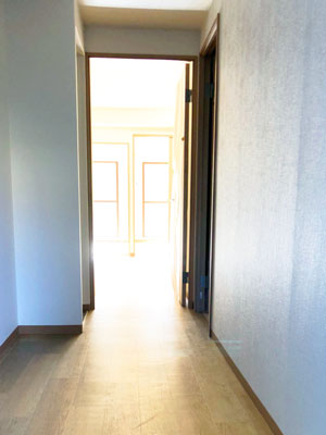 インテリアサカタのこだわりクロス貼りの「仕上りの美しさ」